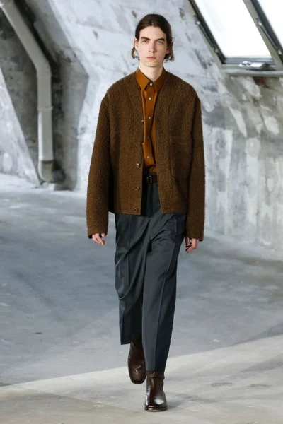 Look 27